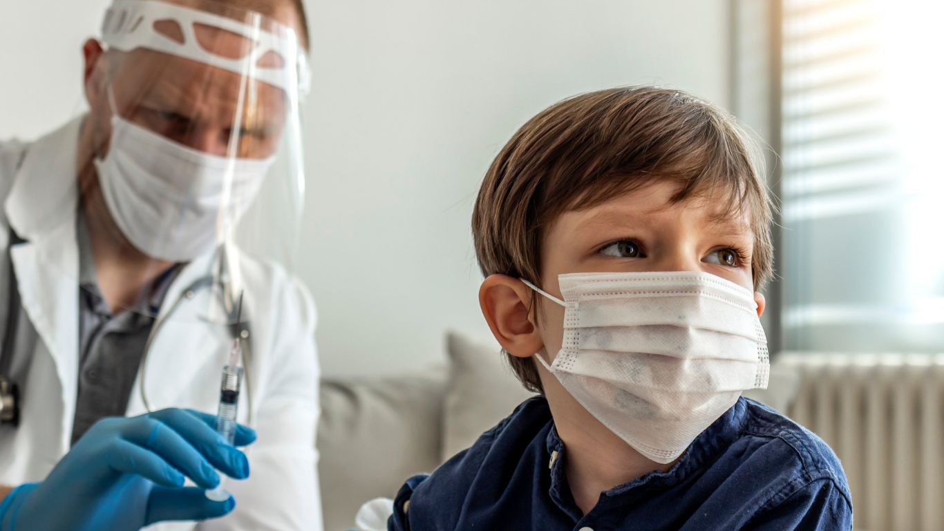 Pais são obrigados a vacinar os filhos contra Covid-19?